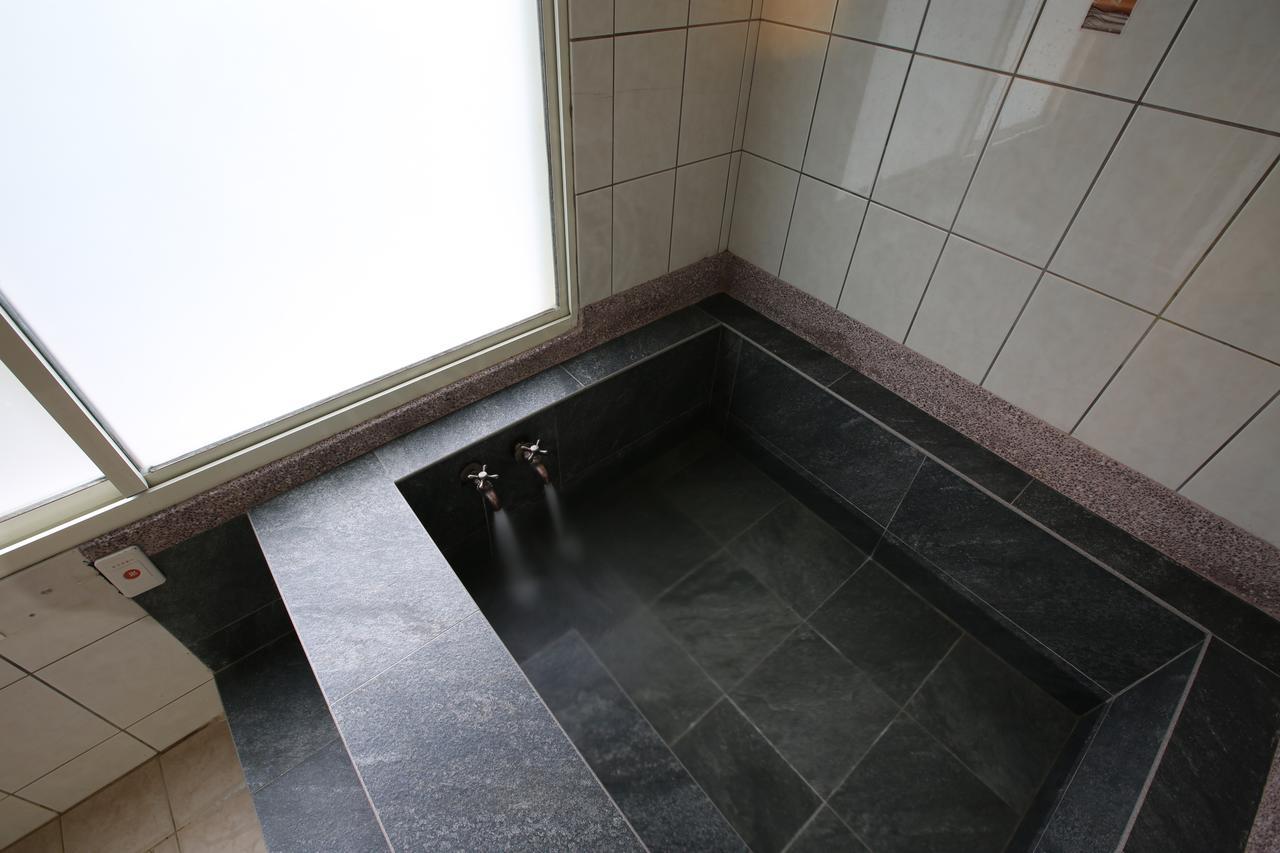 Cyuan Tang Hot Spring Hotel Jiaoxi Eksteriør billede