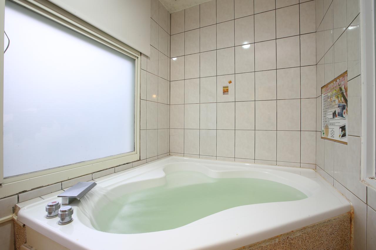 Cyuan Tang Hot Spring Hotel Jiaoxi Eksteriør billede